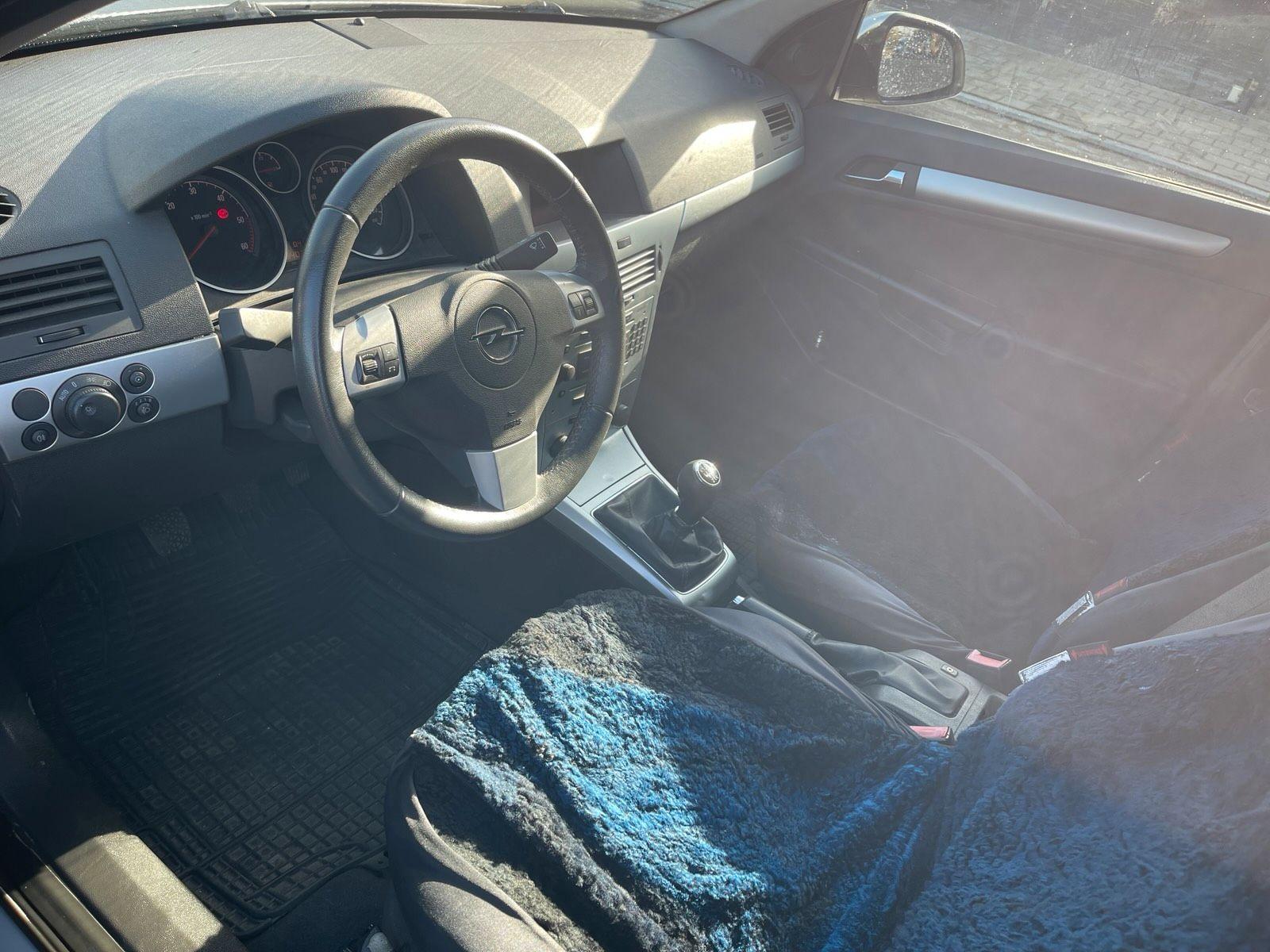 Opel Astra 2009 — photo 8