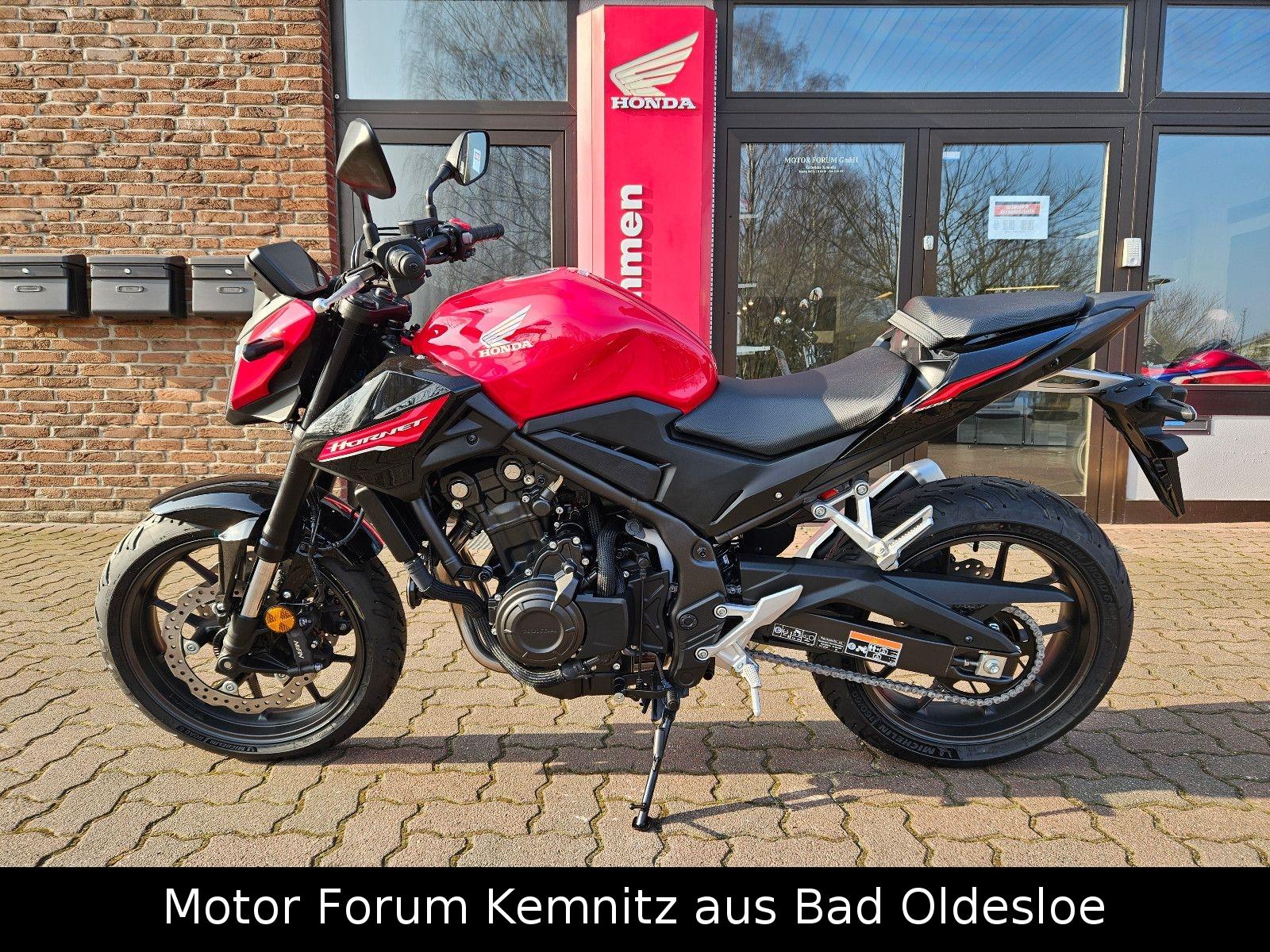 Honda CB 500 Hornet MY25 mit Zubehör