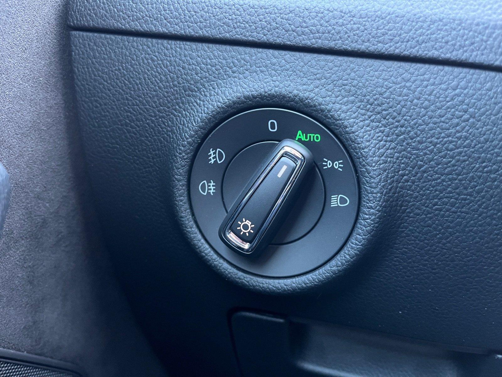 Skoda Superb Combi 1.8TSI DSG Sportline Navi+Winterpak