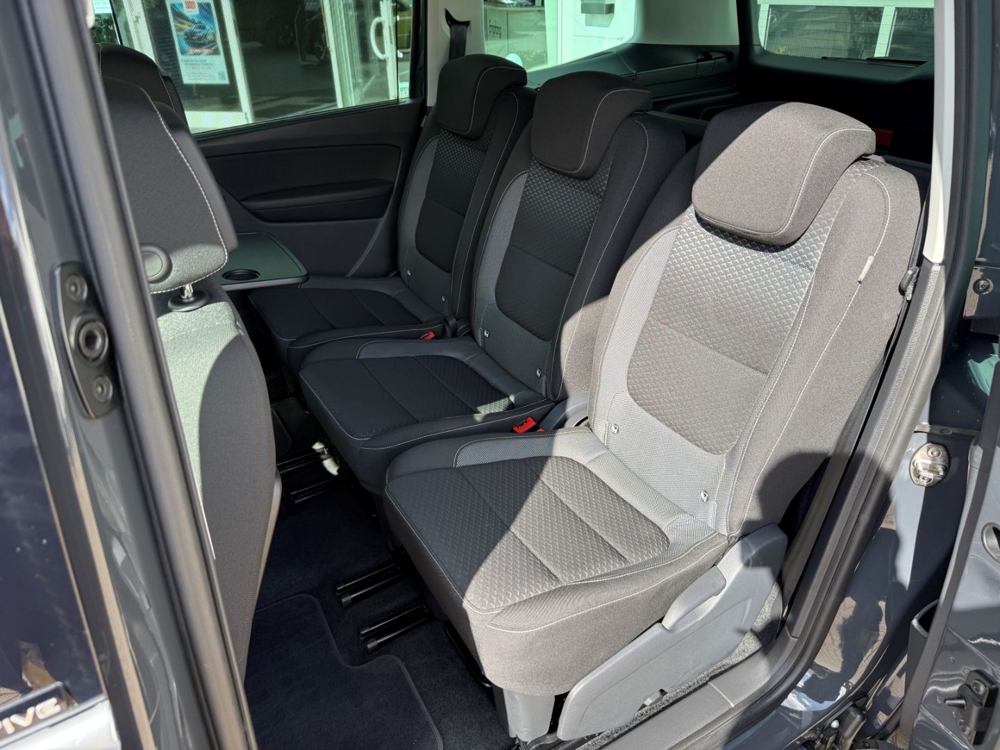 Fahrzeugabbildung Volkswagen Sharan Active Comfortline ACC SHZ Navi Dynau Bi-