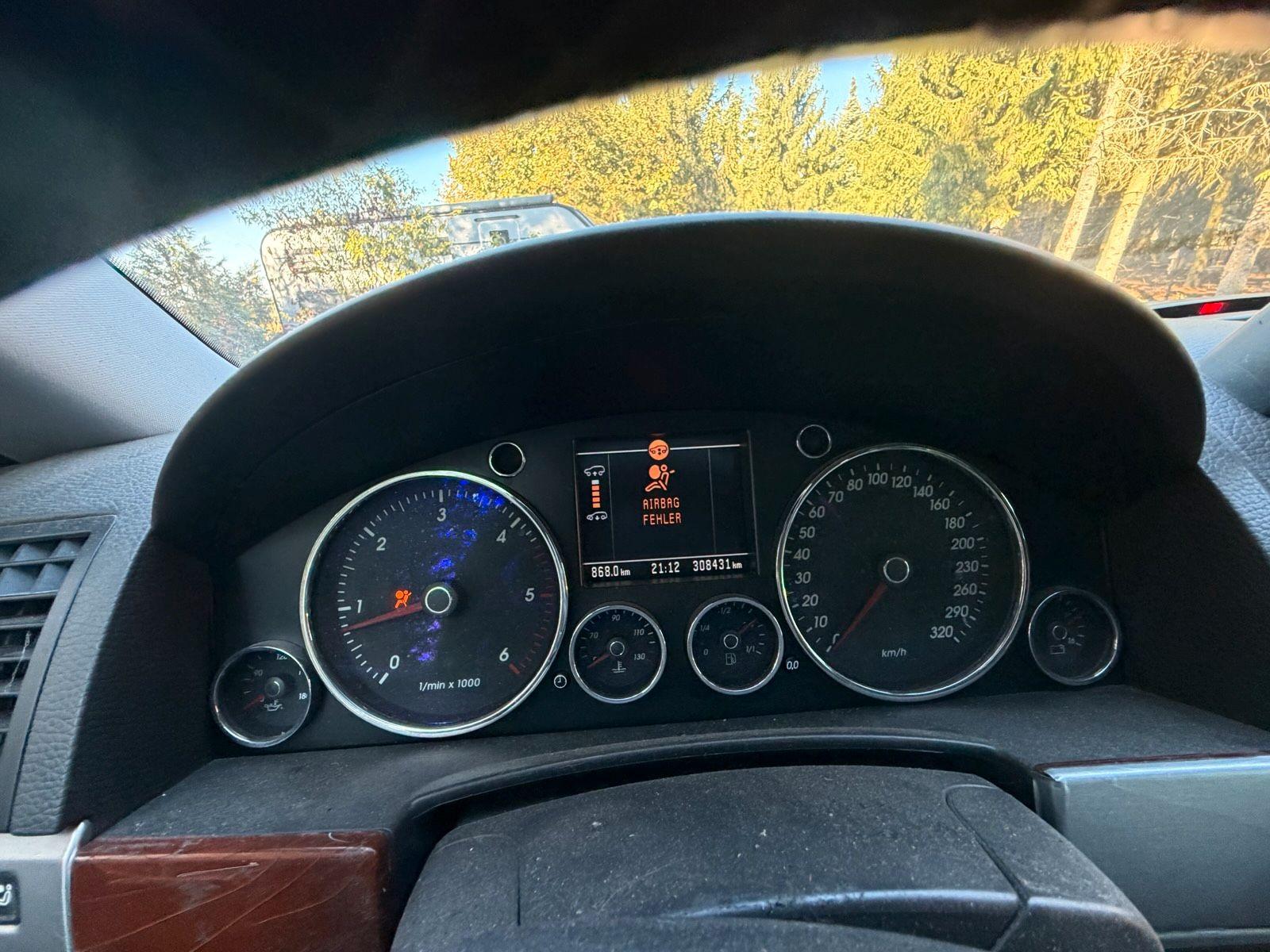 Volkswagen Touareg 2010 — photo 13