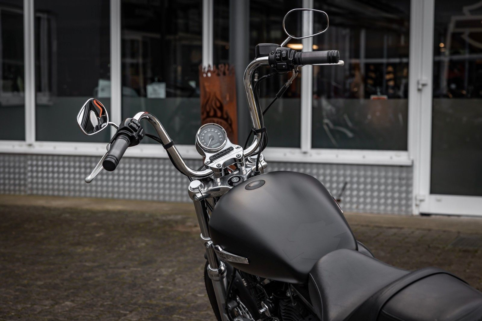 Fahrzeugabbildung Harley-Davidson Sportster XL1200CB Custom Limited - JEKILL&HYDE
