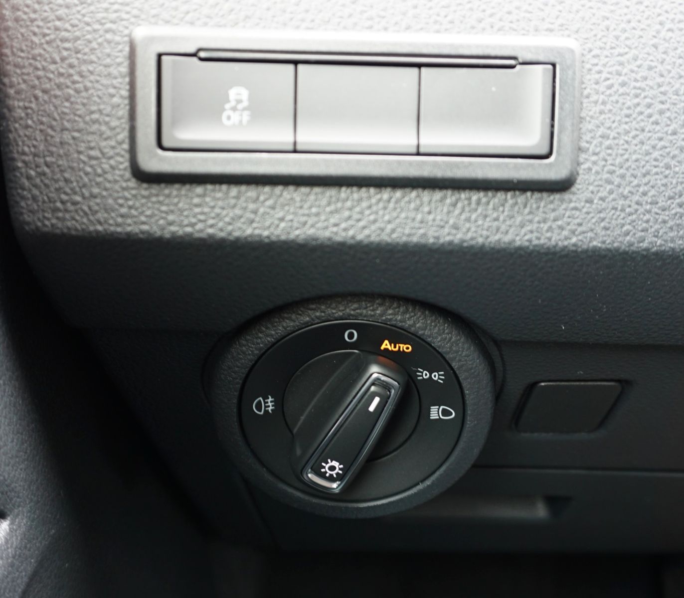 Fahrzeugabbildung Volkswagen T6 Multivan 2.0L TDI DSG Kamera Navi AHK 7 Sitze