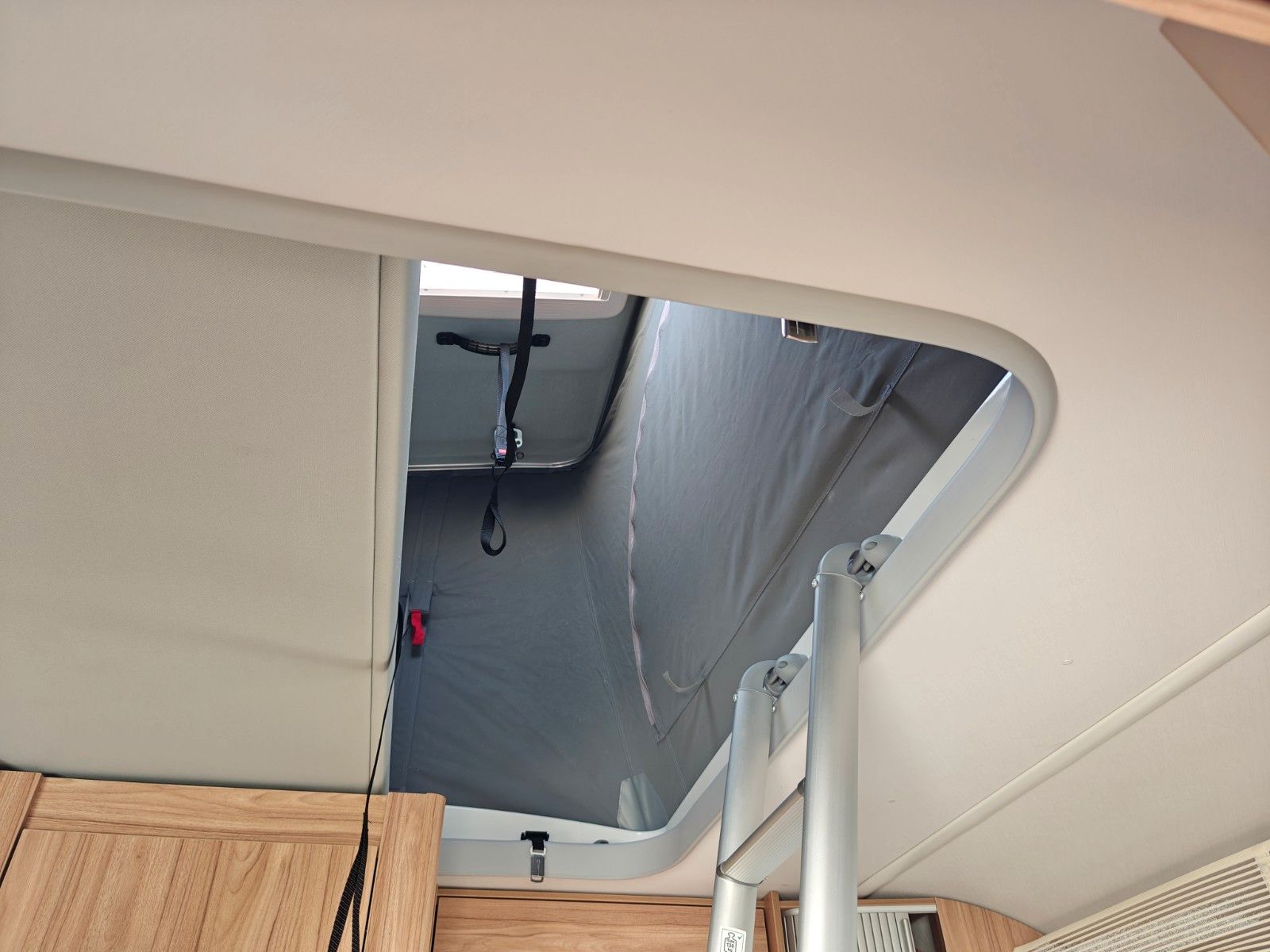 Fahrzeugabbildung HYMER / ERIBA / HYMERCAR Feeling 425 Schlafdach - SPRING SALE -
