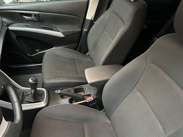 Fahrzeugabbildung Suzuki SX4 Comfort+CarPlay+Navi+LED+Kamera+SHZ+BT+LM+WR