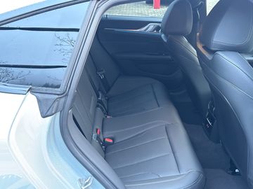 BMW i4 eDrive40 M Sportpaket HiFi DAB LED RFK Shz