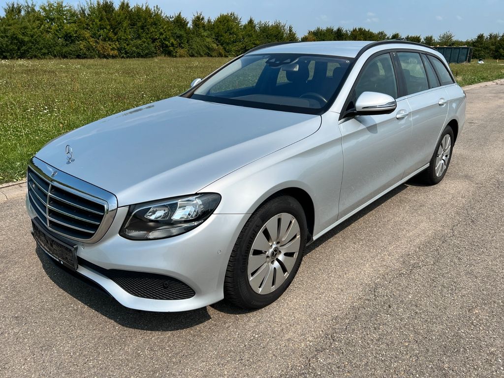 Image of Mercedes-Benz E 220