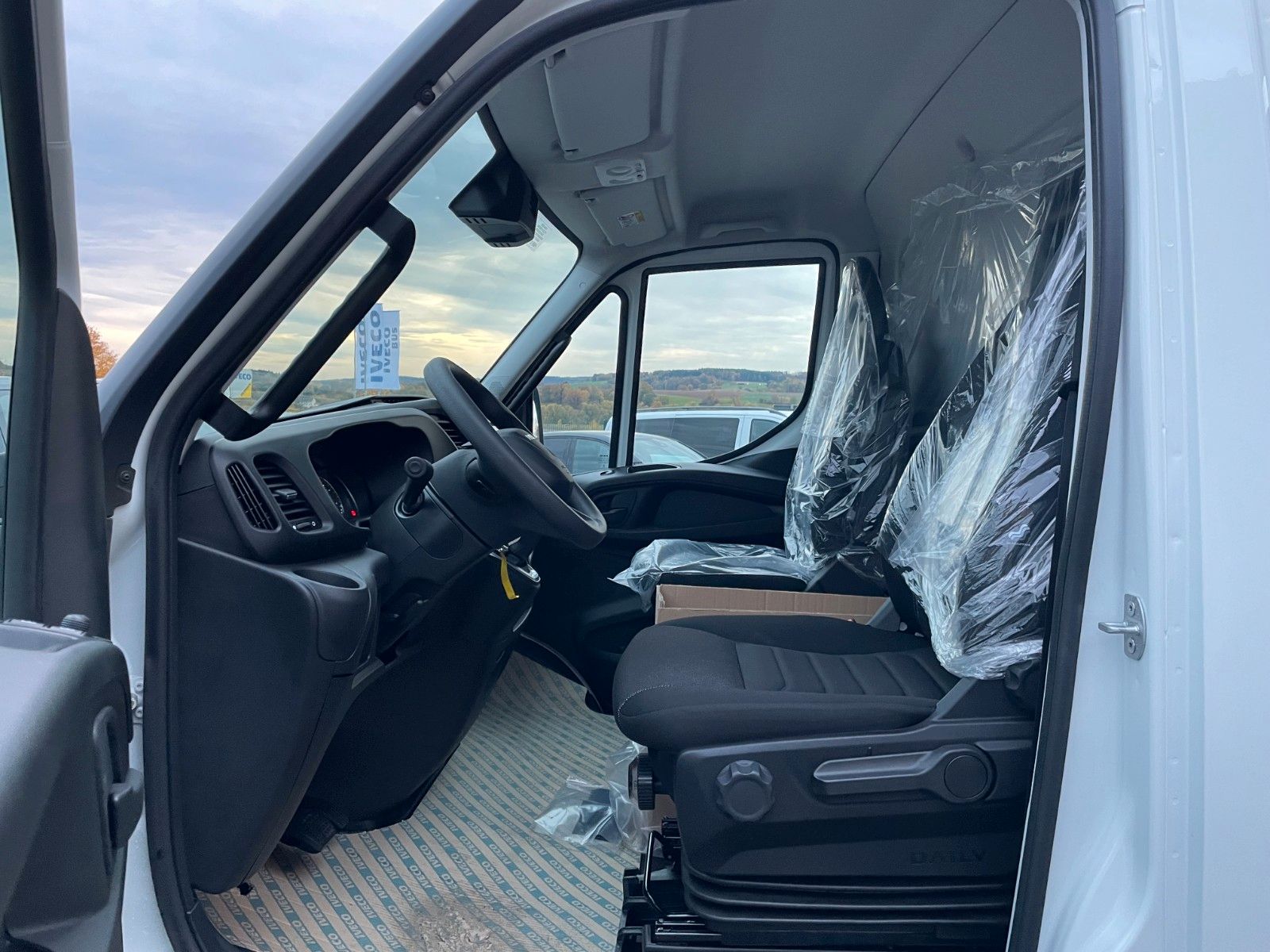 Fahrzeugabbildung Iveco Daily 35S14 A8*R3.450mm*Automatik*Kamera*2Sitze*