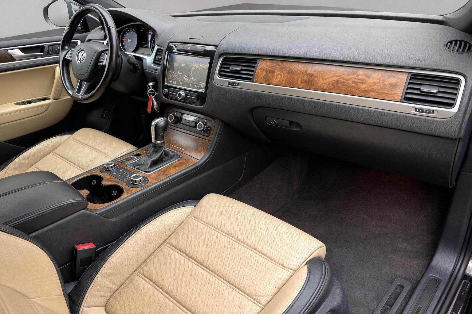 VOLKSWAGEN TOUAREG V6 TDI 3.0 245ch EXCLUSIVE 4MOTION - SUSPENSION PNEUMATIQUE - TOIT PANORAMIQUE - SIÈGES CUIR VENTILÉS - CHAUFFAGE AUXILIAIRE - ATTELAGE 3,5T