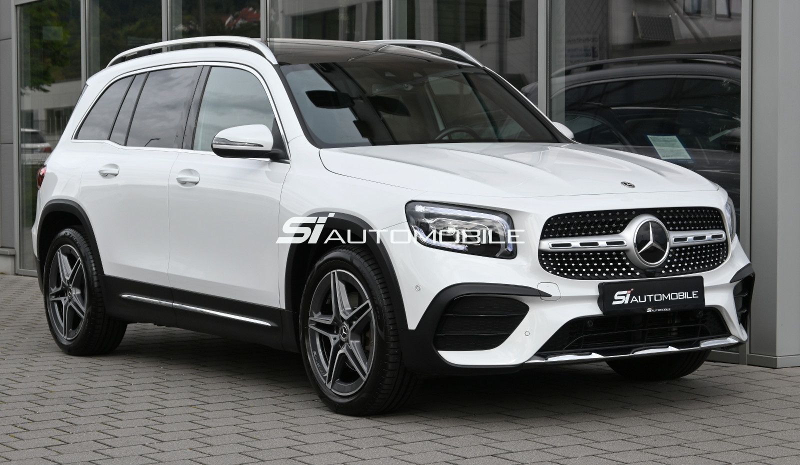 Fahrzeugabbildung Mercedes-Benz GLB 200 d 4Mat. AMG LINE °ACC°AHK°STANDHEIZ°PANO