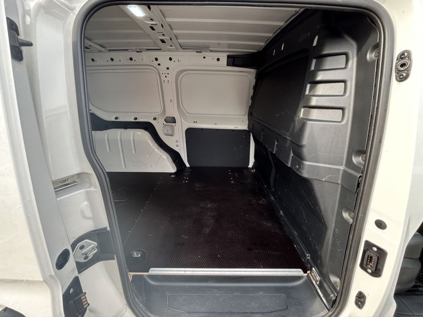 Caddy Basis Cargo 2.0TDI AHZV GJR Klima Sitzheiz