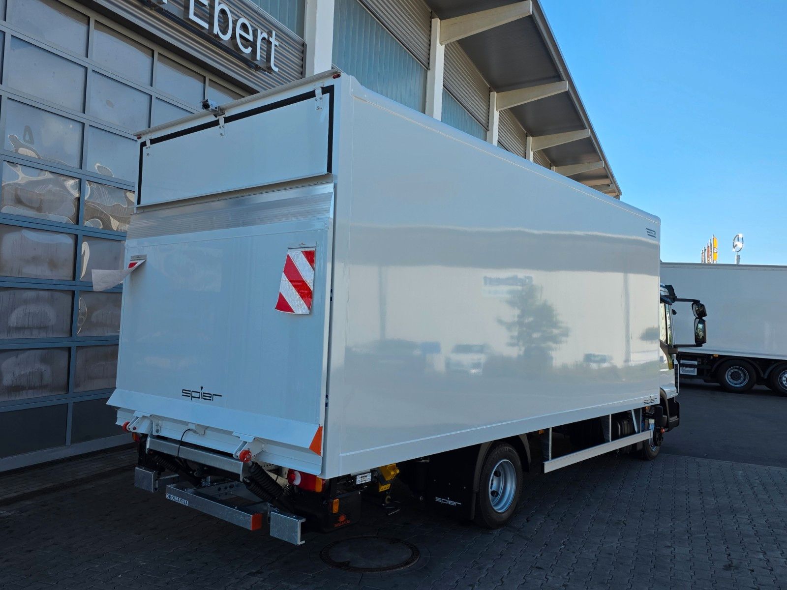 Fahrzeugabbildung Iveco Eurocargo ML75E19/P LBW Spoiler Klima 3 Sitze