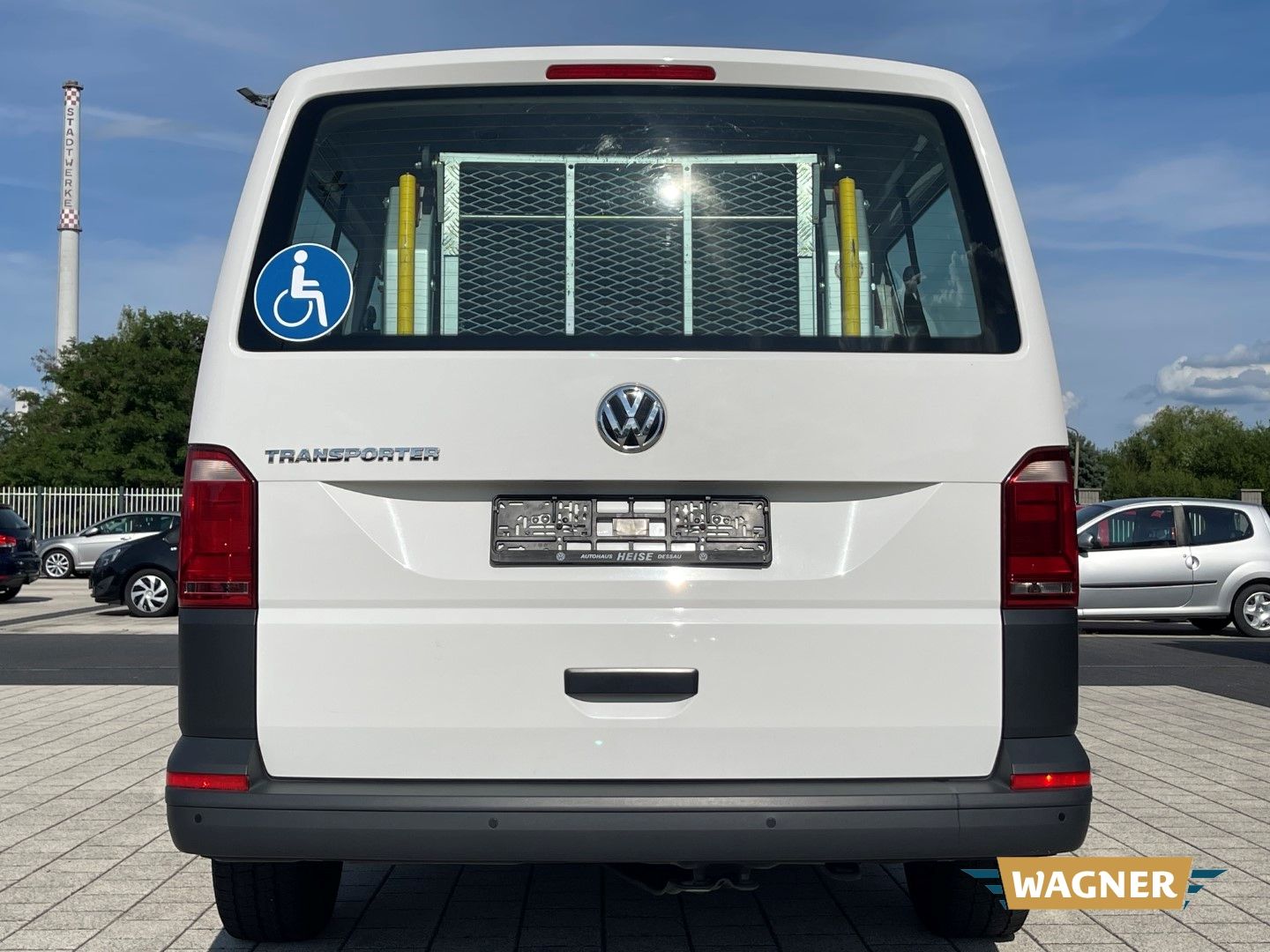 Fahrzeugabbildung Volkswagen T6 Kombi lang 9 Sitzer Rampe Klimaanlage