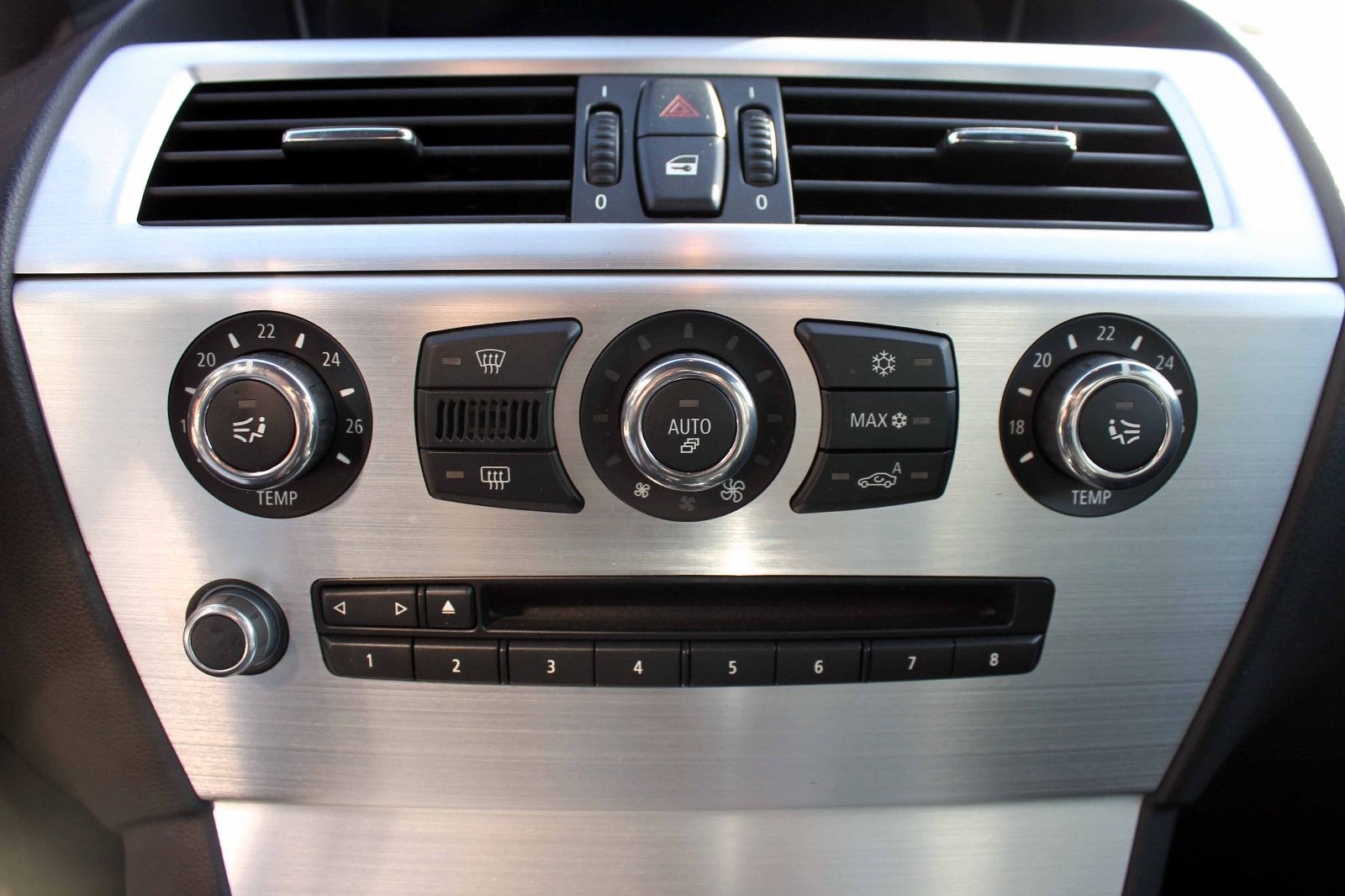 Fahrzeugabbildung BMW 630i Cabrio Aut Sport XENON PDC HUD KLIMA BT SHZ