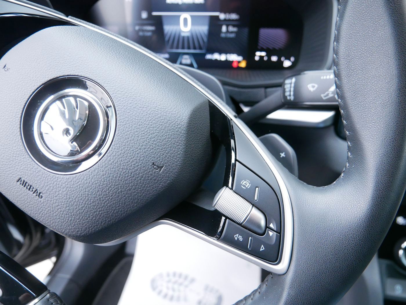 Fahrzeugabbildung SKODA Karoq 1.5 TSI Selection NEU40T DSG ACC SHZ+LHZ