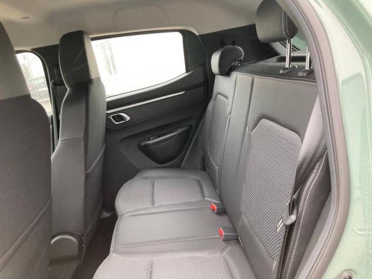 Fahrzeugabbildung Dacia Spring Essential CCS- Anschluss