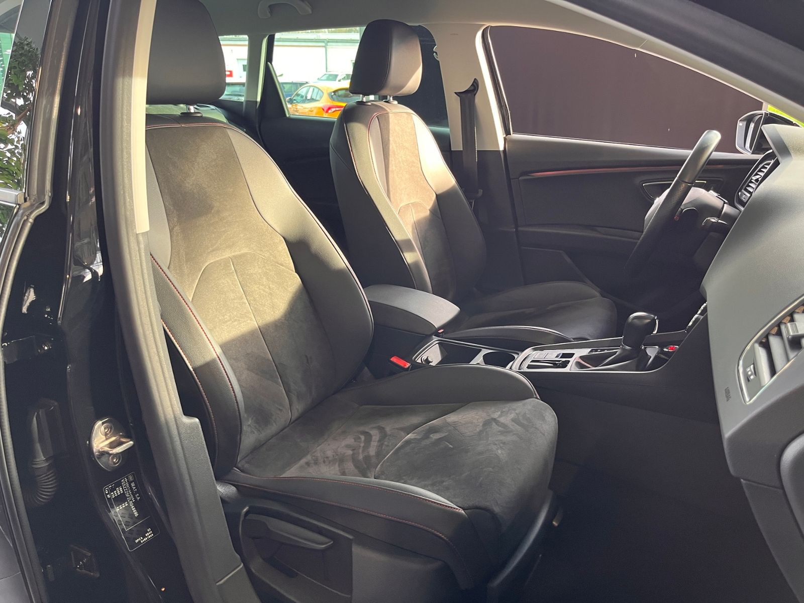 Fahrzeugabbildung SEAT Leon ST FR Black Matt Edition LED NAVI ALU