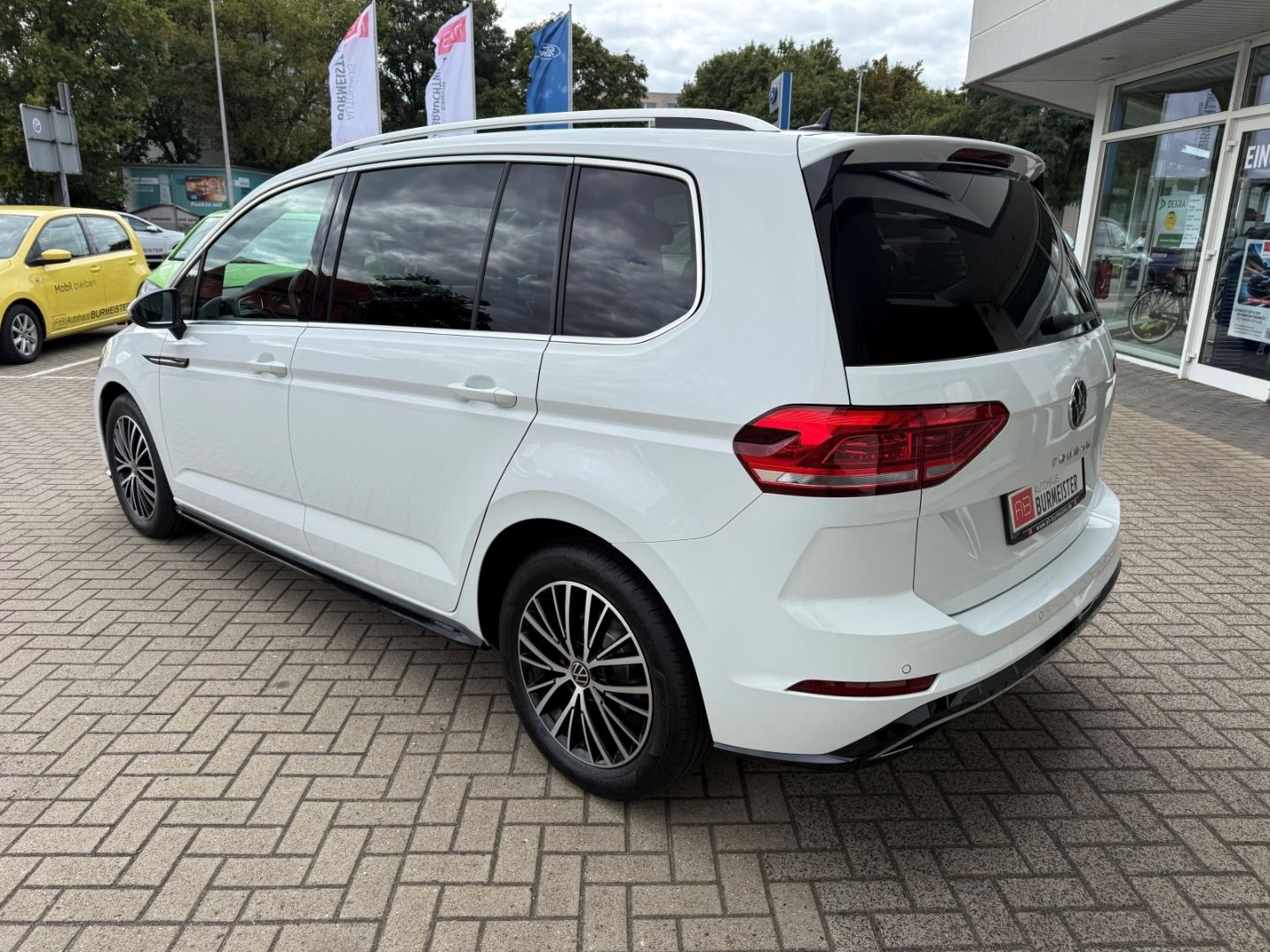 Fahrzeugabbildung Volkswagen Touran Highline BMT Sportpaket AHK Pano Navi LED