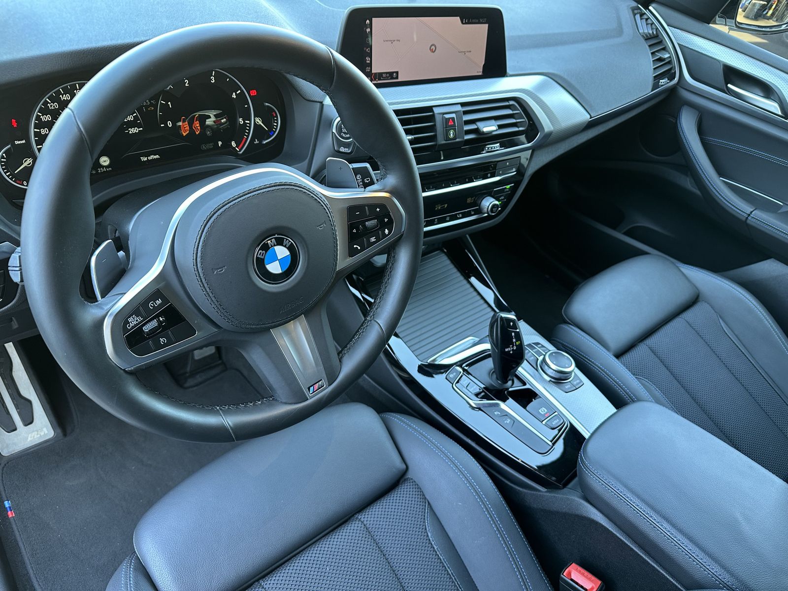 Fahrzeugabbildung BMW X3 xDrive20d M-Sport NAV+LED+HEAD-UP+KAMERA+19ZO