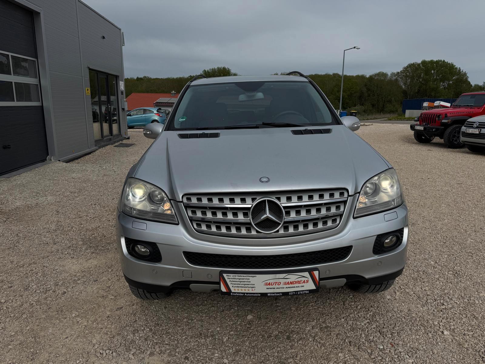Mercedes-Benz ML 280 CDI /4x4/Navi/ Bi-Xenon/AHK /Sport-Paket!