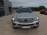 Mercedes-Benz ML 280 CDI /4x4/Navi/ Bi-Xenon/AHK /Sport-Paket! - silberne Mercedes-Benz ML 280