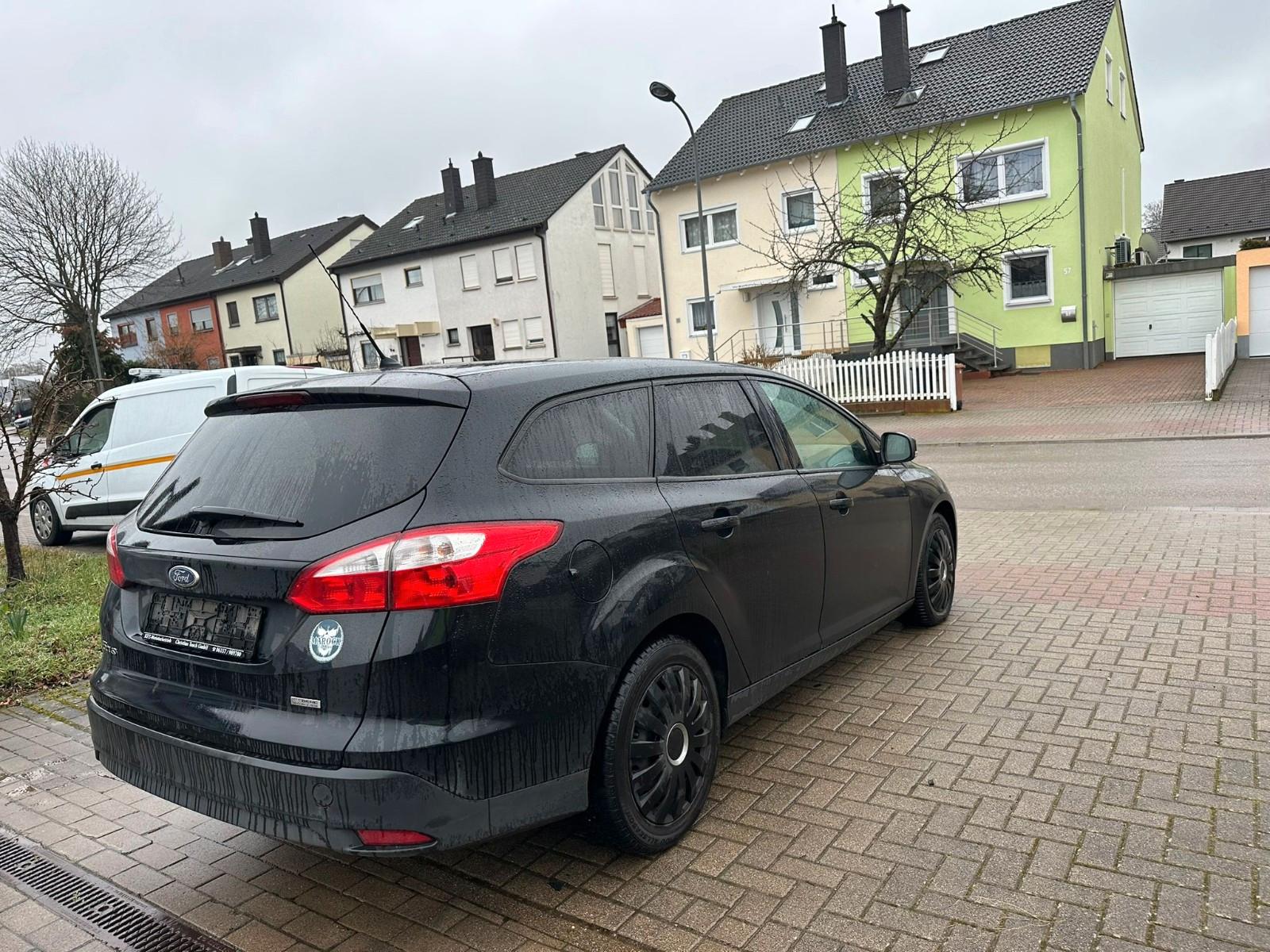 Ford Focus 2013 — engine 998 cm³, 101 HP (74kW)