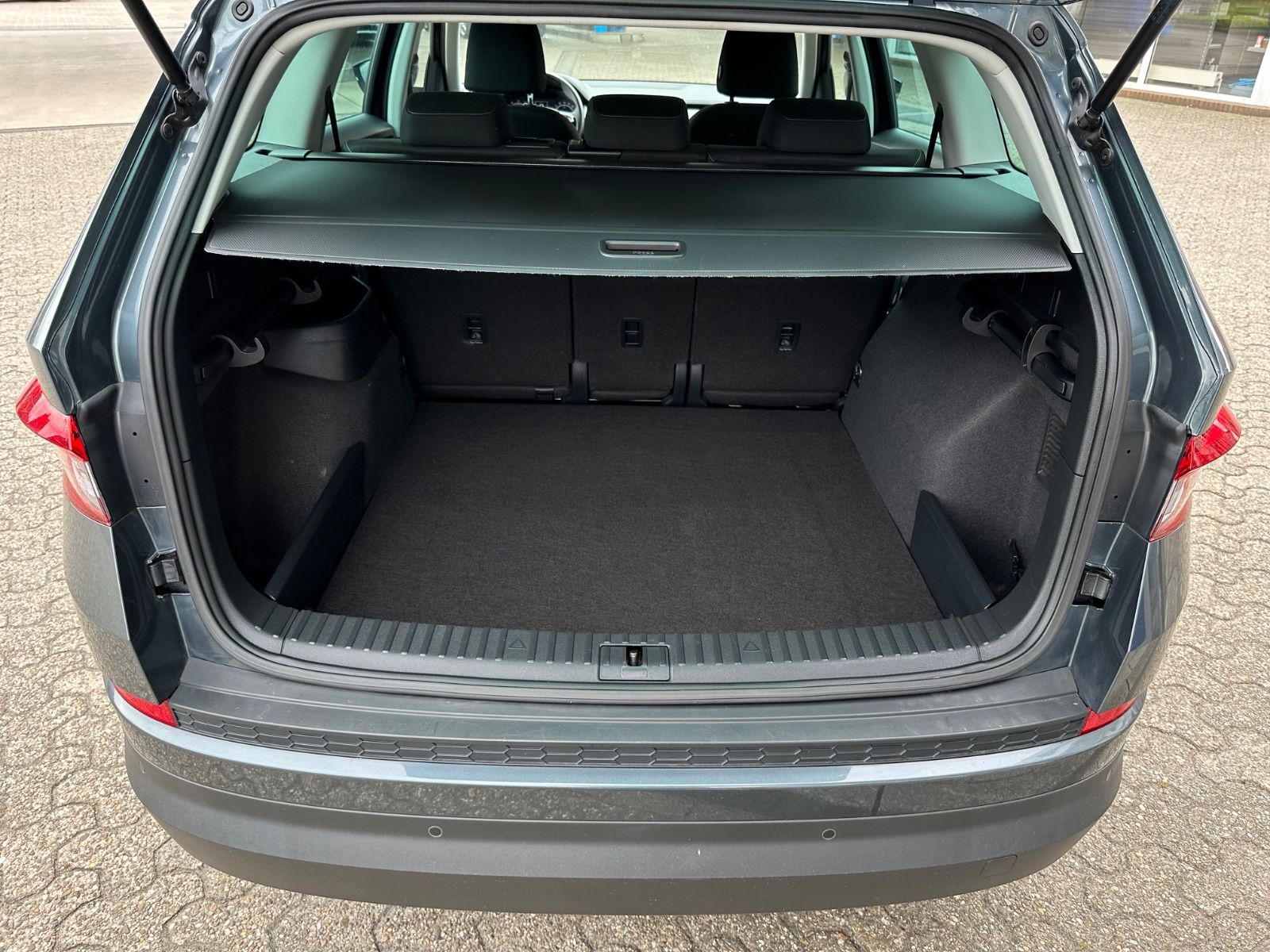 Fahrzeugabbildung SKODA Kodiaq 1.5 TSI Ambition LED/Navi/SHZG/18"