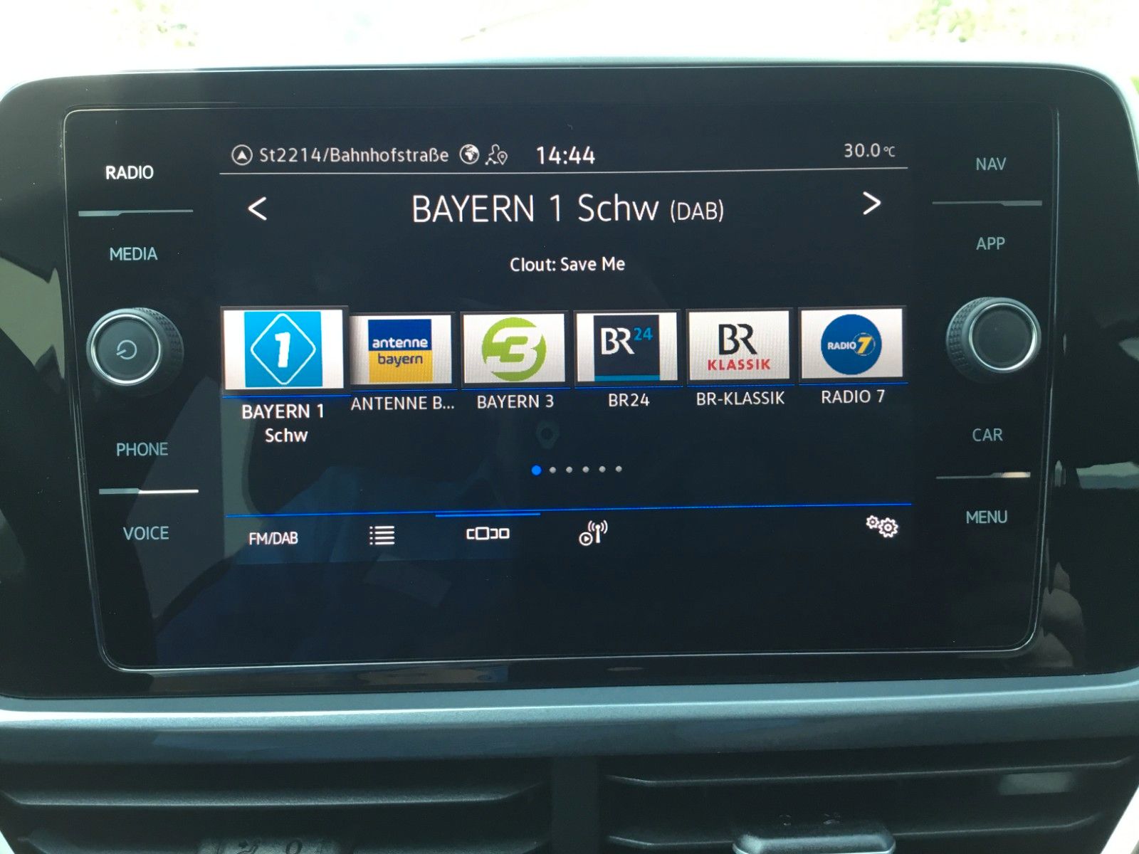 Fahrzeugabbildung Volkswagen T-Roc 1.5 TSI DSG Style+AHK+LED+ACC+17"+Kamera