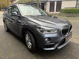 BMW X1 20i xDrive Adv. Automatik,Navi,PDC,LED,1.Hand - BMW X1 mit Benzin-Antrieb: Geländewagen, Automatik