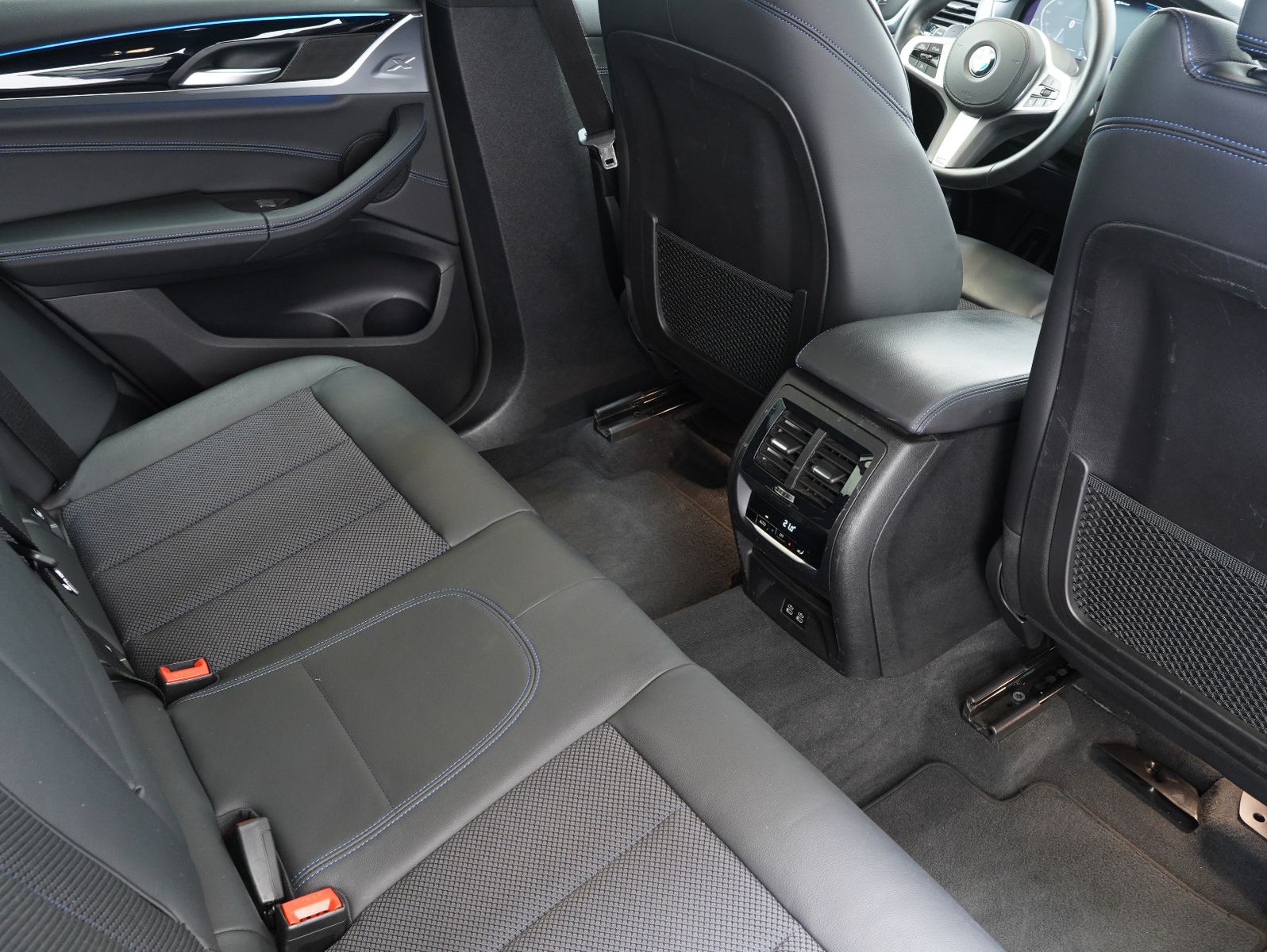 Fahrzeugabbildung BMW X3 xDrive 30 e M Sport AHK/360°/LM20"