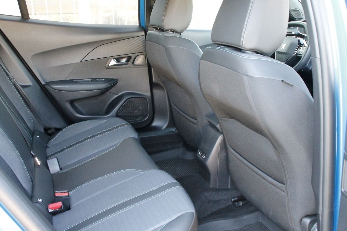 Fahrzeugabbildung Peugeot 2008 E-2008 Allure Pack Elektro / Navi