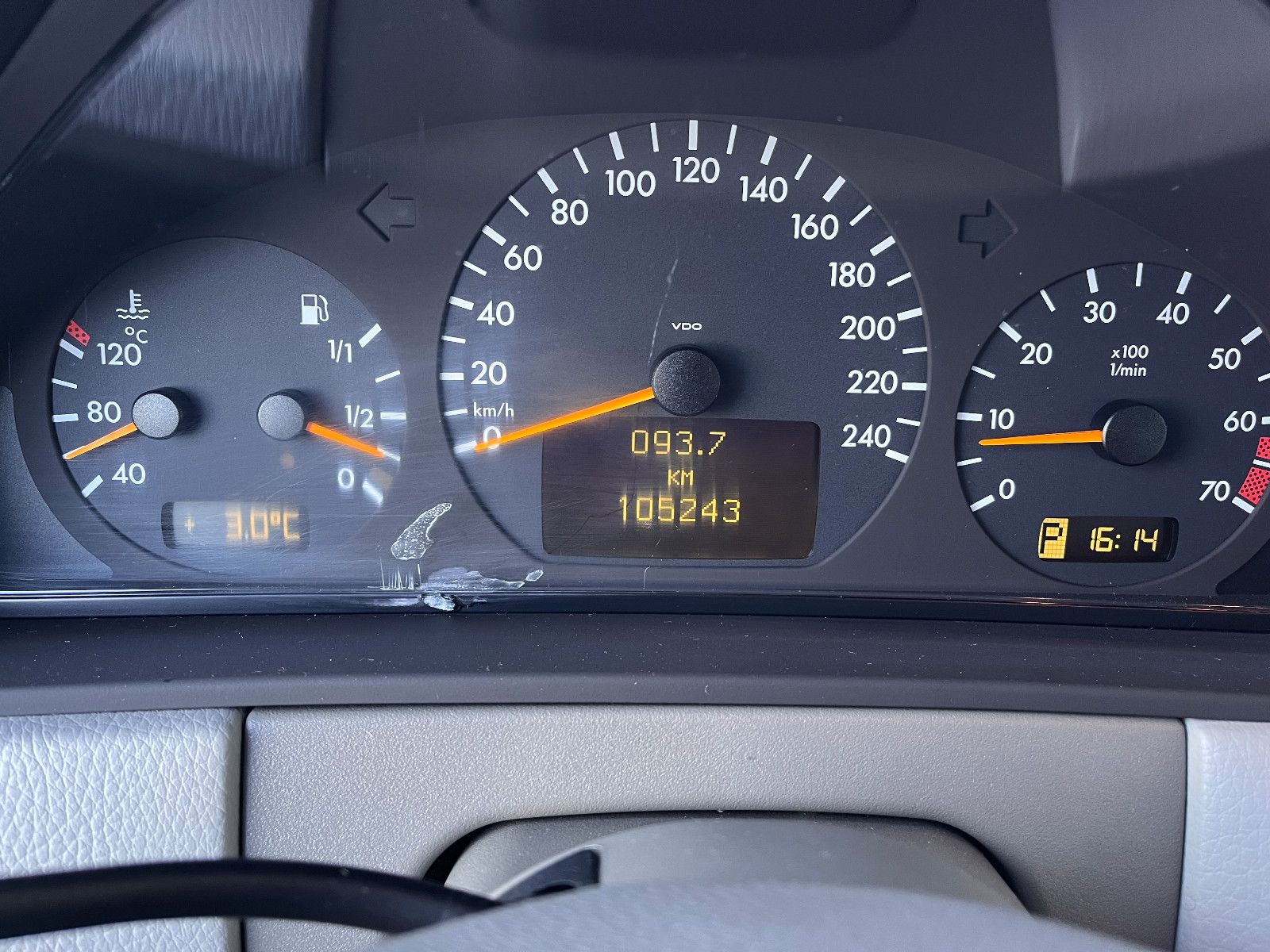Fahrzeugabbildung Mercedes-Benz E 240 ELEGANCE