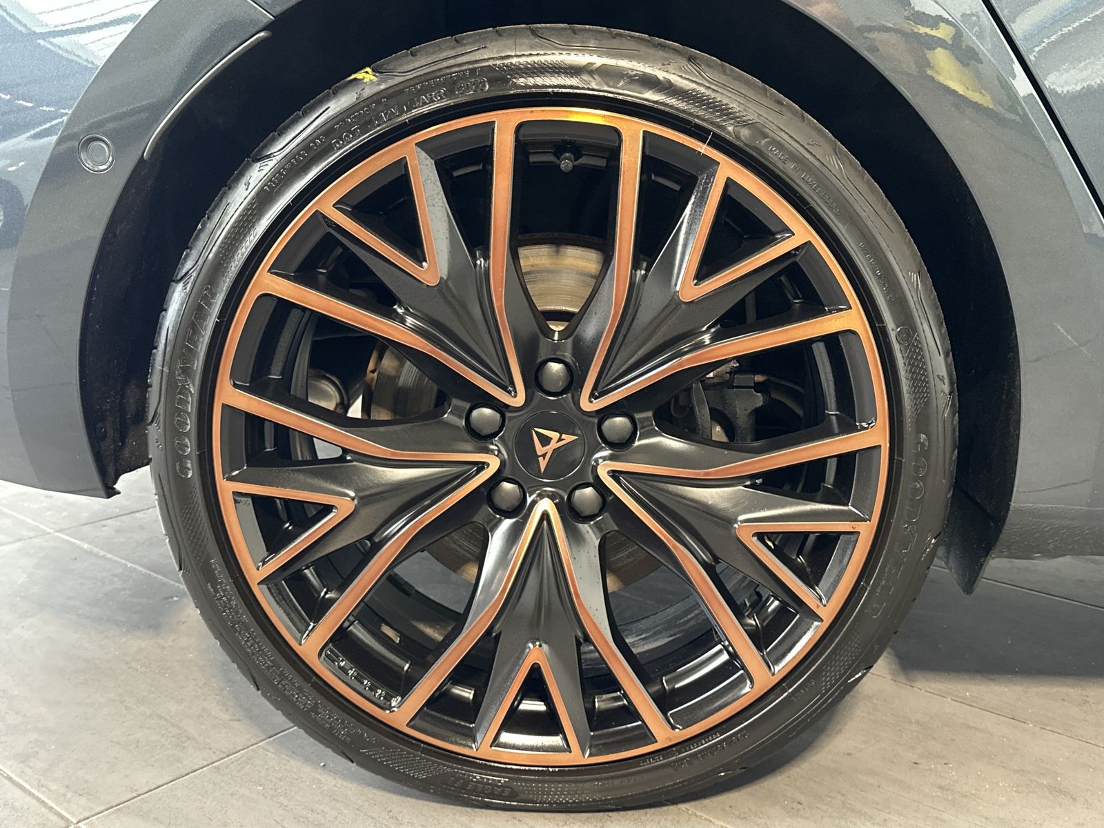 Fahrzeugabbildung CUPRA Leon 1.4 eHybrid DSG VZ NAV+LED+PANORAMA+19ZOLL