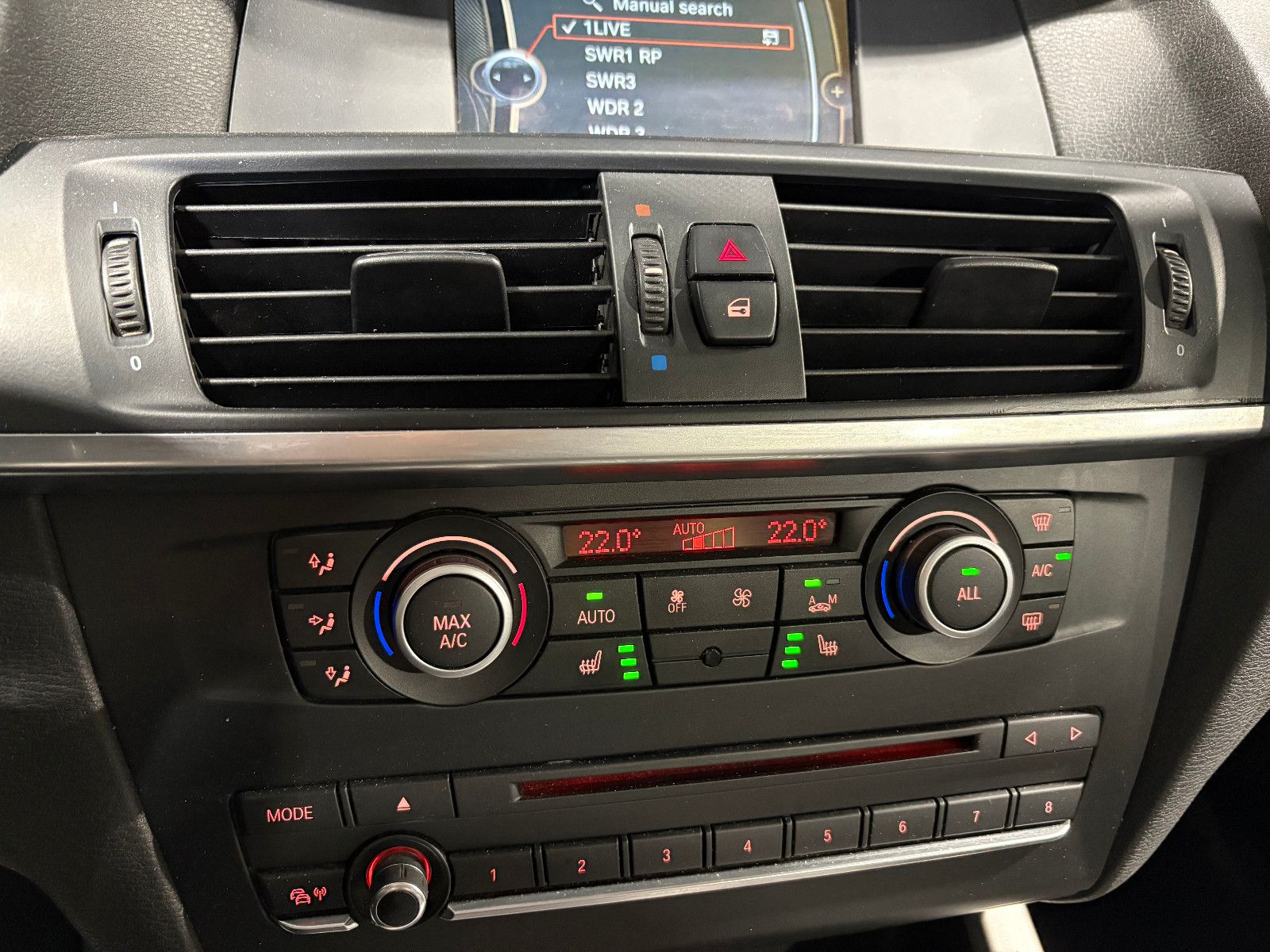 Fahrzeugabbildung BMW X3 xDrive 30 d/TEMPOMAT/SHZ/PDC/KLIMA/VOLLEDER