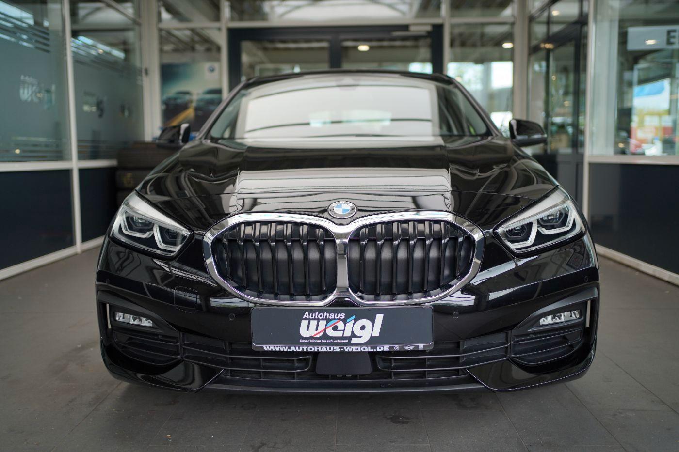 Fahrzeugabbildung BMW 118i Advantage +LED+PDC+LMR+Sport-Lederlenkrad+
