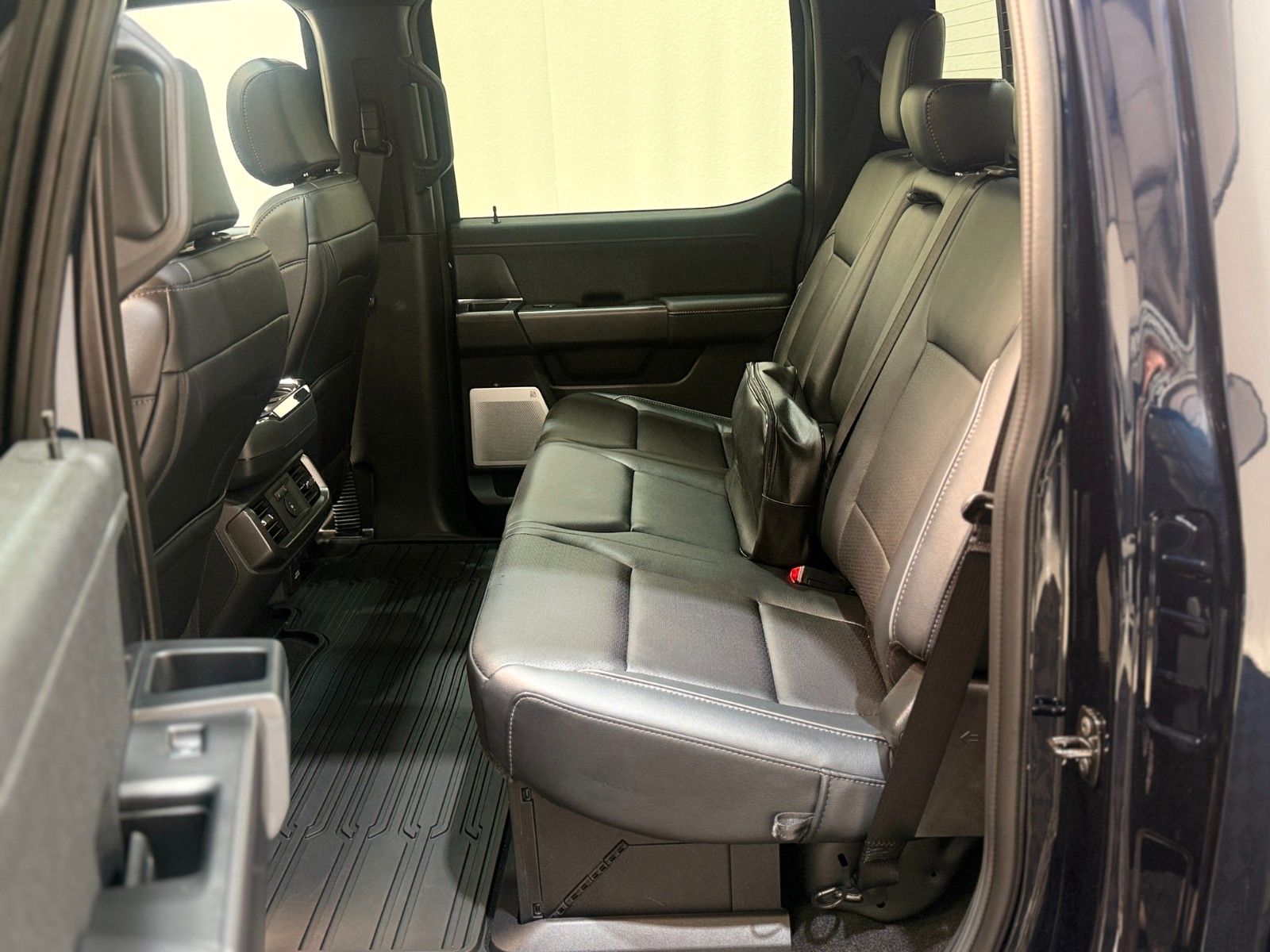 Fahrzeugabbildung Ford F-150 Lariat 5.0L V8  5,5" Black Ed. PEPEC UMBAU