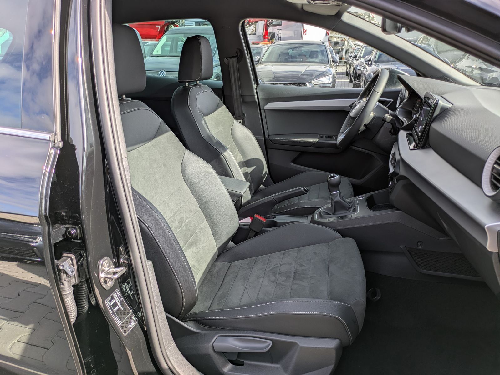 Fahrzeugabbildung SEAT Ibiza Xcellence 1.0 TSI VOLL-LED*ACC*APP*KAMERA
