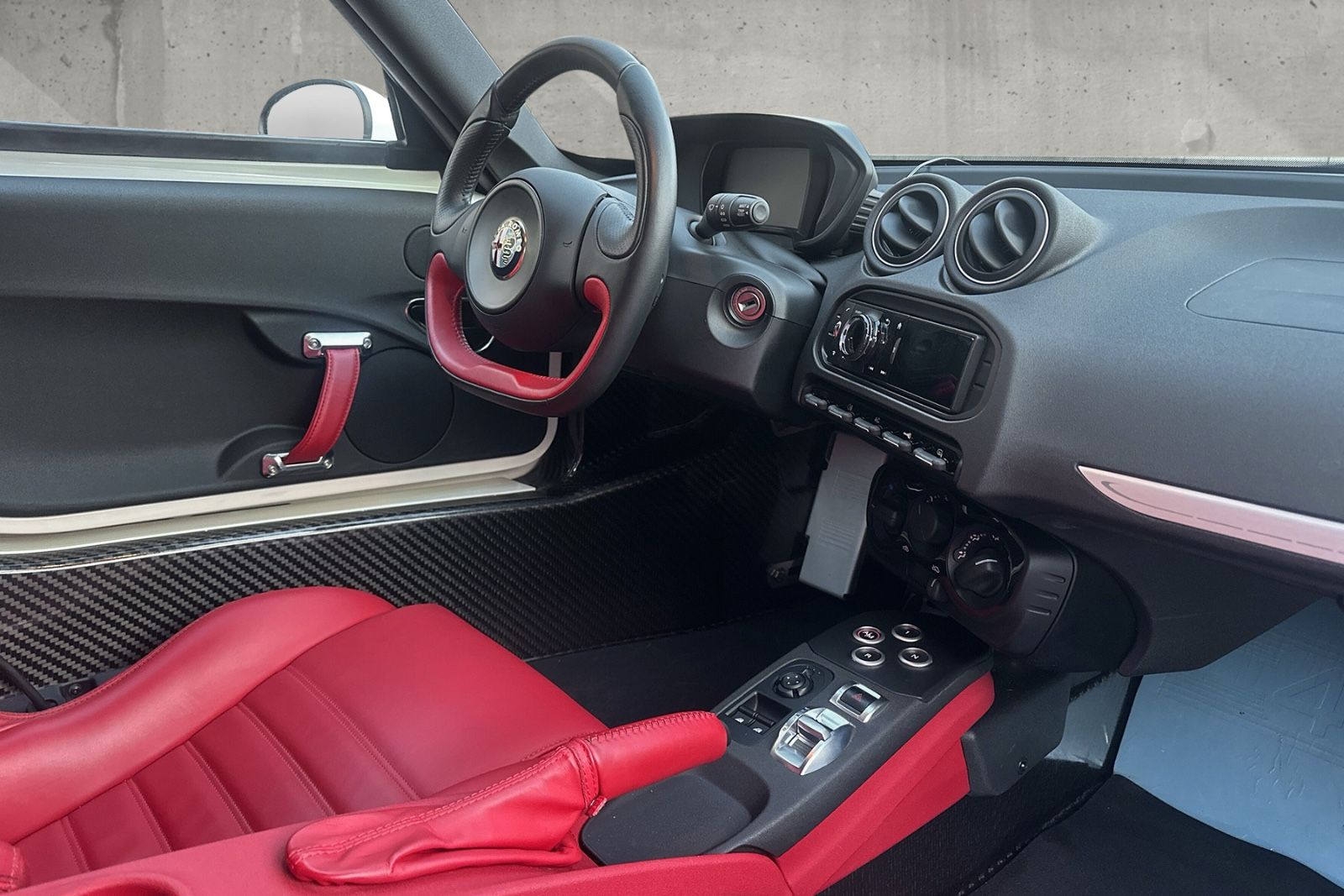 Fahrzeugabbildung Alfa Romeo 4C*1.Hand*Deutsches Auto*Carbon Scheinwerfer