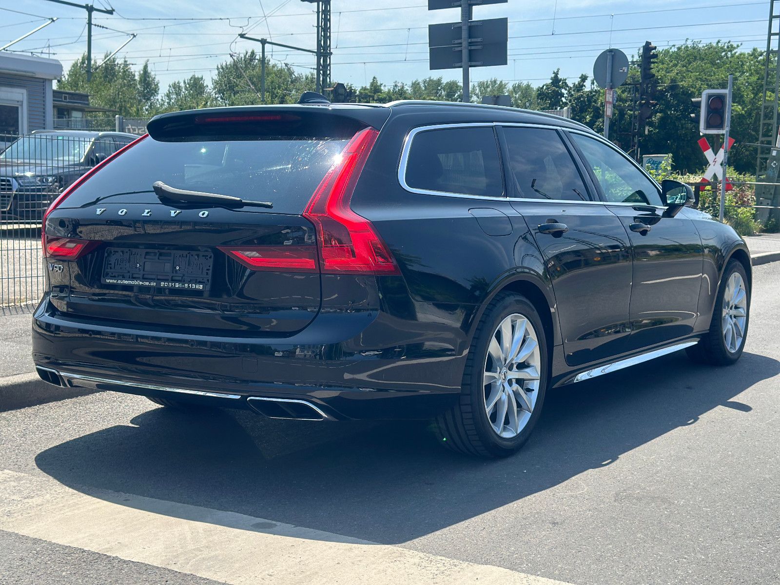 Fahrzeugabbildung Volvo V90 T5 MOMENTUM GEARTRONIC*LEDER-BEIGE-BRAUN*