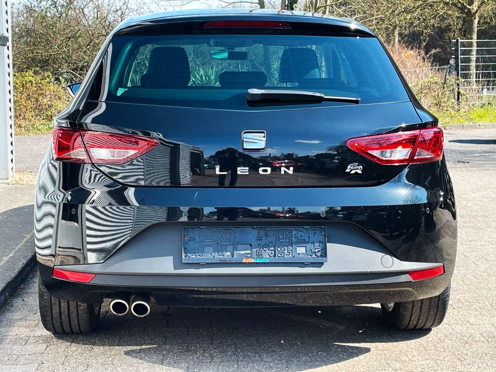 Fahrzeugabbildung SEAT Leon 2.0TDI FR DSG KLIMAAUT LEDER NAVI LED 2.Hd