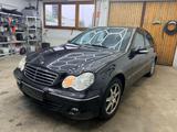 Mercedes-Benz C 200 *1.8/AVANGADE/KLIMA/MOPF/TÜV 05.2026/ - gebrauchte Mercedes-Benz C 200 aus dem Jahr 2006