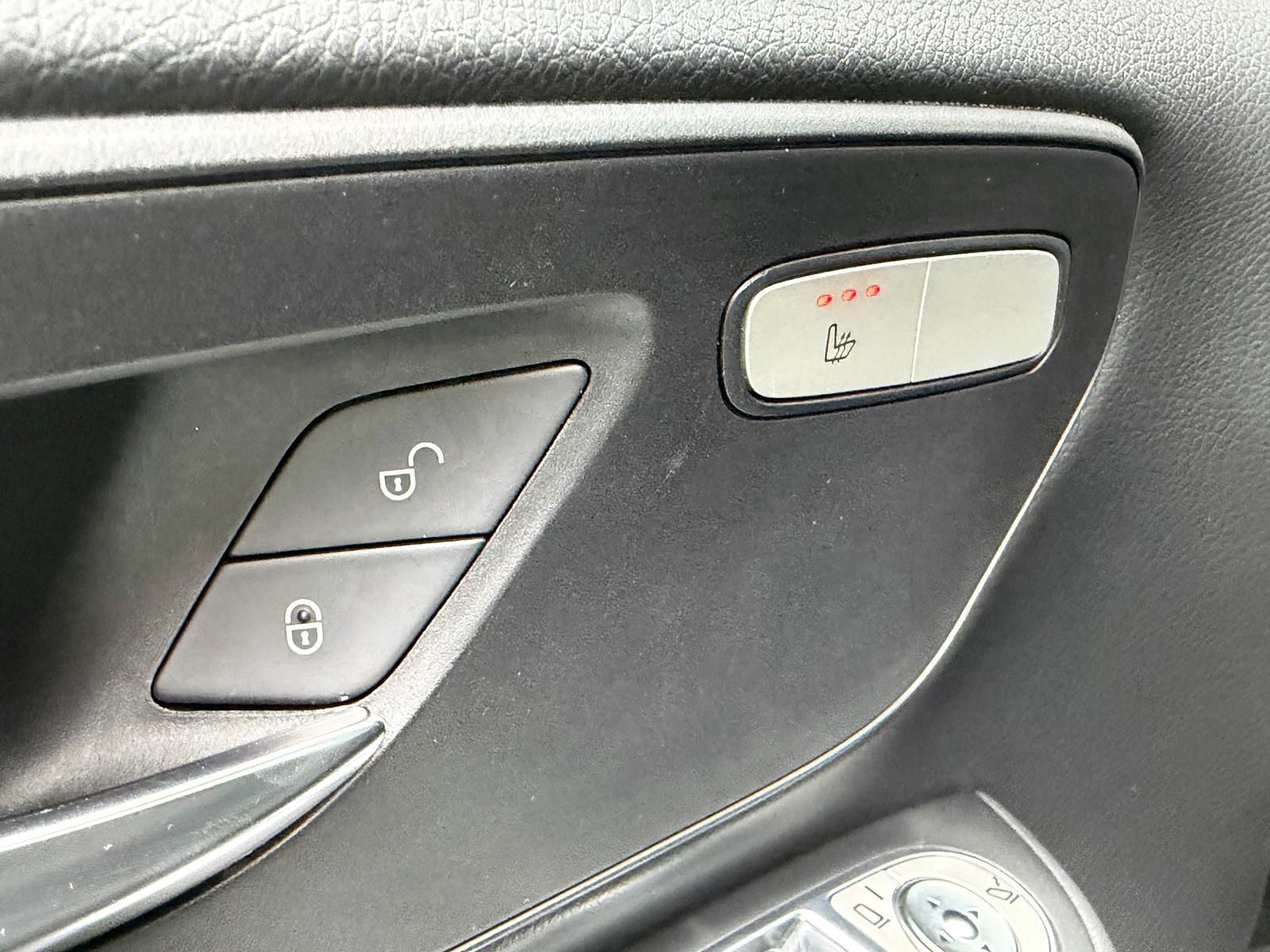 Fahrzeugabbildung Mercedes-Benz V250d 4MATIC*STANDHEIZ*AHK*7SITZE*ILS*3,1t*RCAM