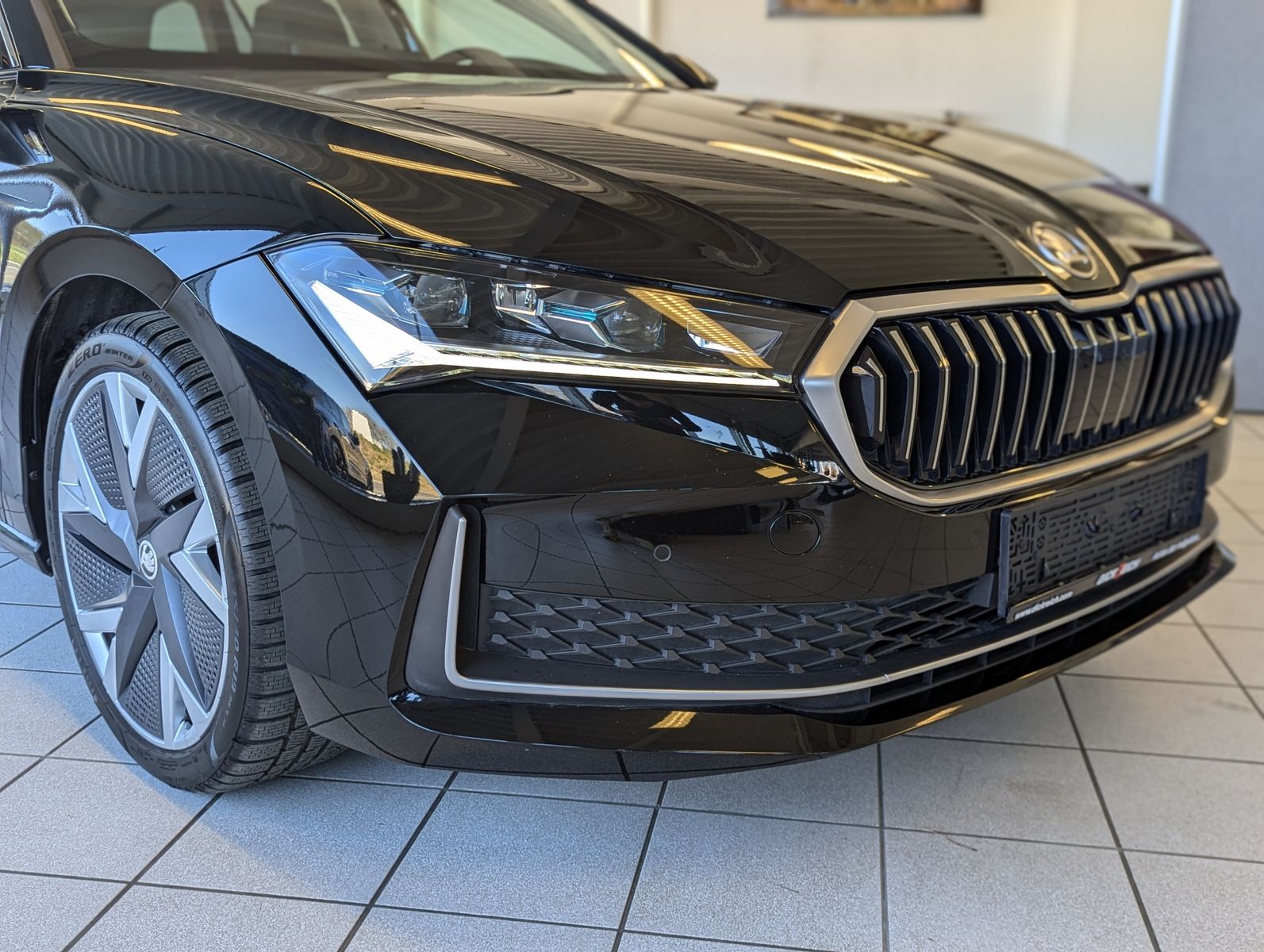 Fahrzeugabbildung SKODA Superb 2.0TDI DSG 4x4 Pano Matrix ACC AHK 5J Gar