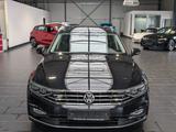 Volkswagen Passat Variant 2.0 TDI SCR DSG Elegance R-Line - Gebrauchtwagen in Mannheim