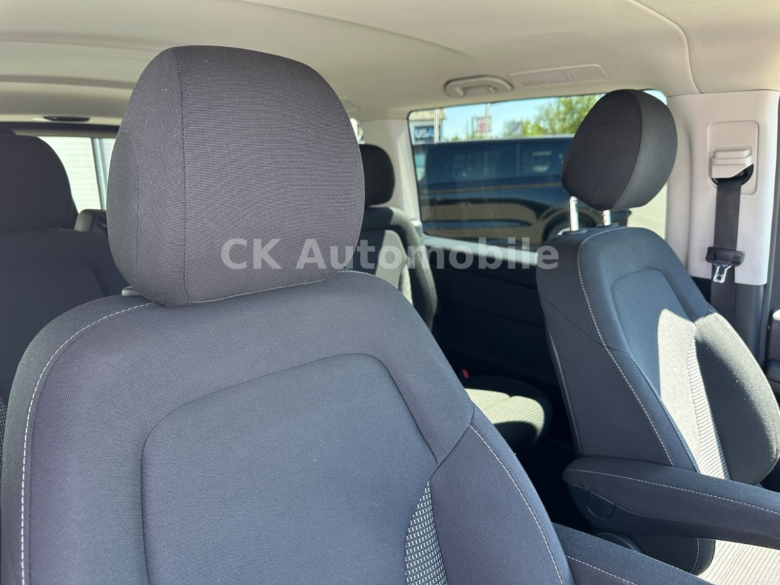 Fahrzeugabbildung Mercedes-Benz V 300d EDITION 4MATIC lang/7 Sitze/Navi/LED/AHK