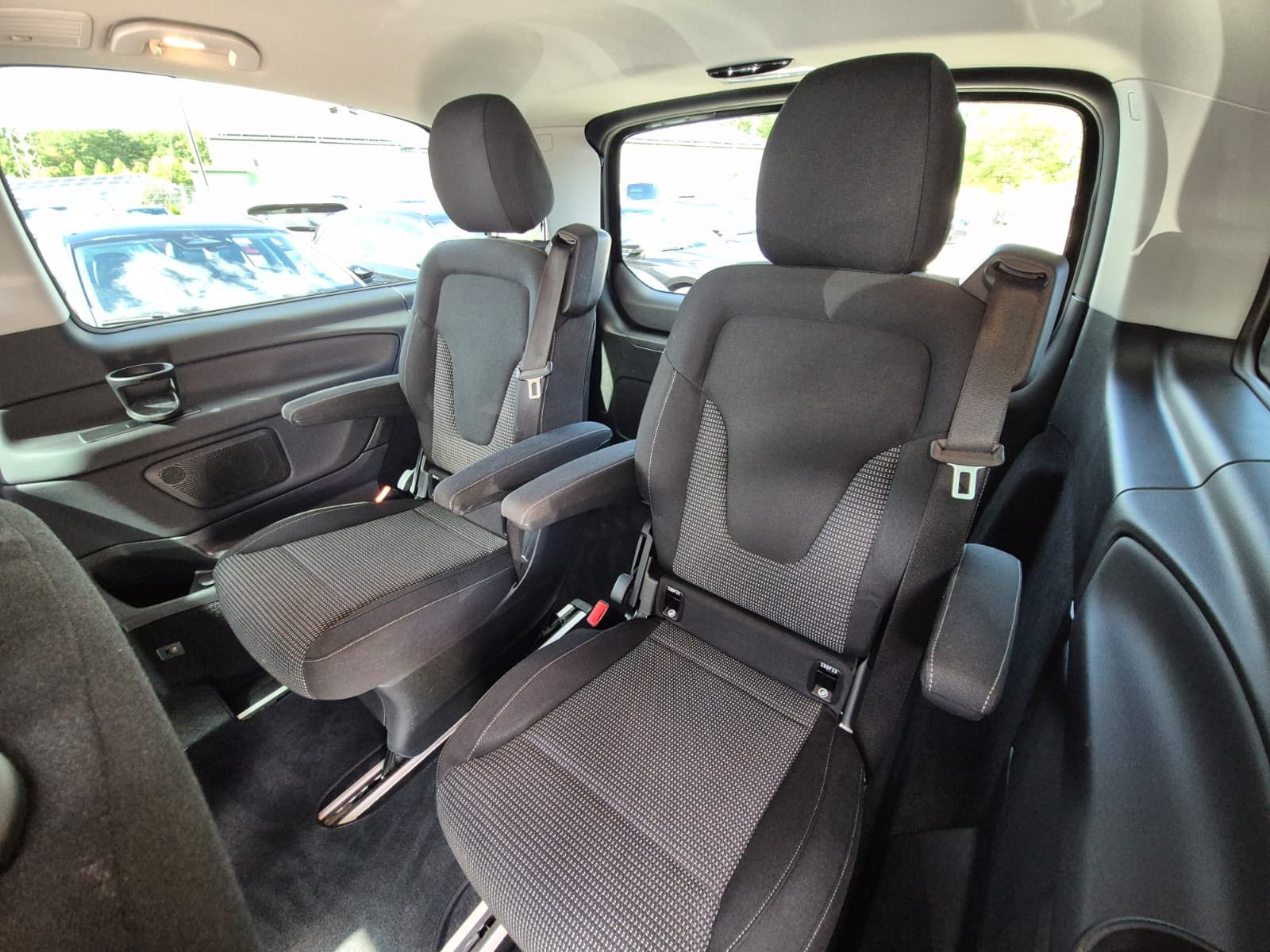 Fahrzeugabbildung Mercedes-Benz V 250 d EDITION 4MATIC lang LED*DISTRON.*MBUX10"