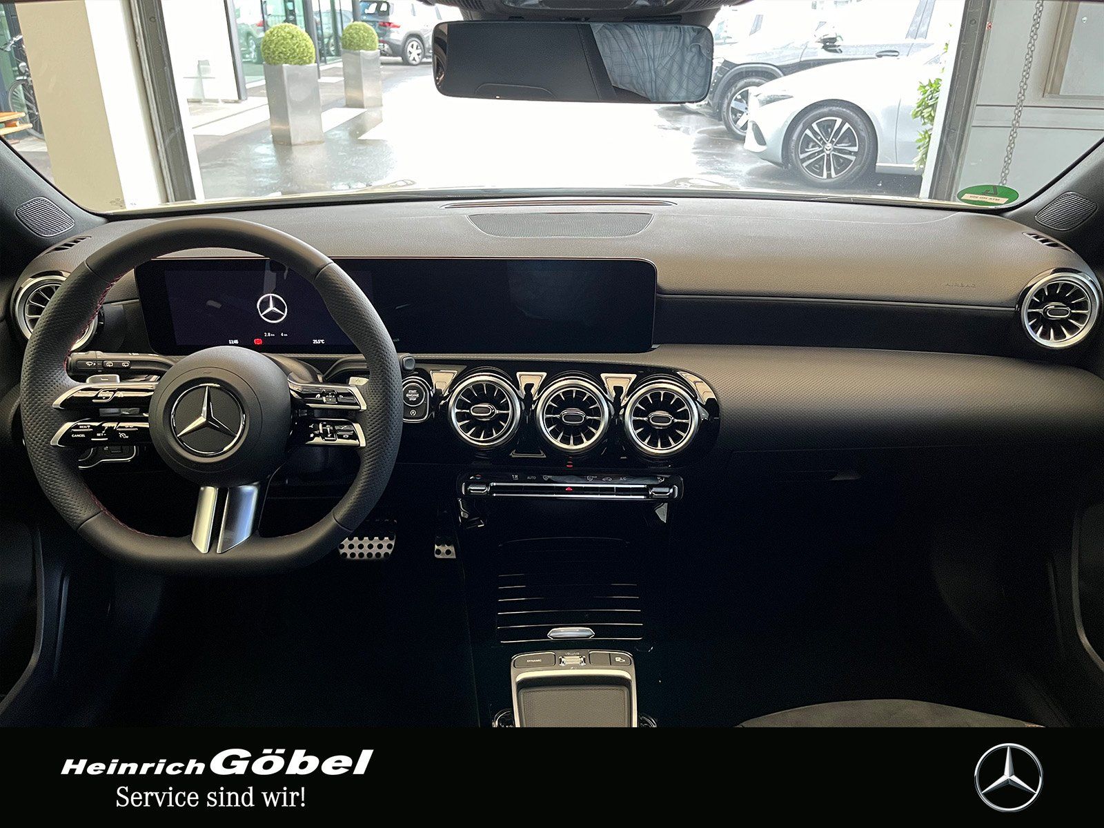 Fahrzeugabbildung Mercedes-Benz A 200 AMG+MBUX+NAVI-PREMIUM+KAMERA+AMBIENTE+LED+