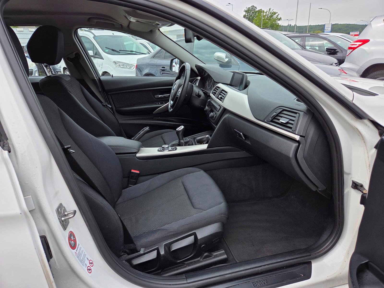 BMW 318 2014 — photo 10