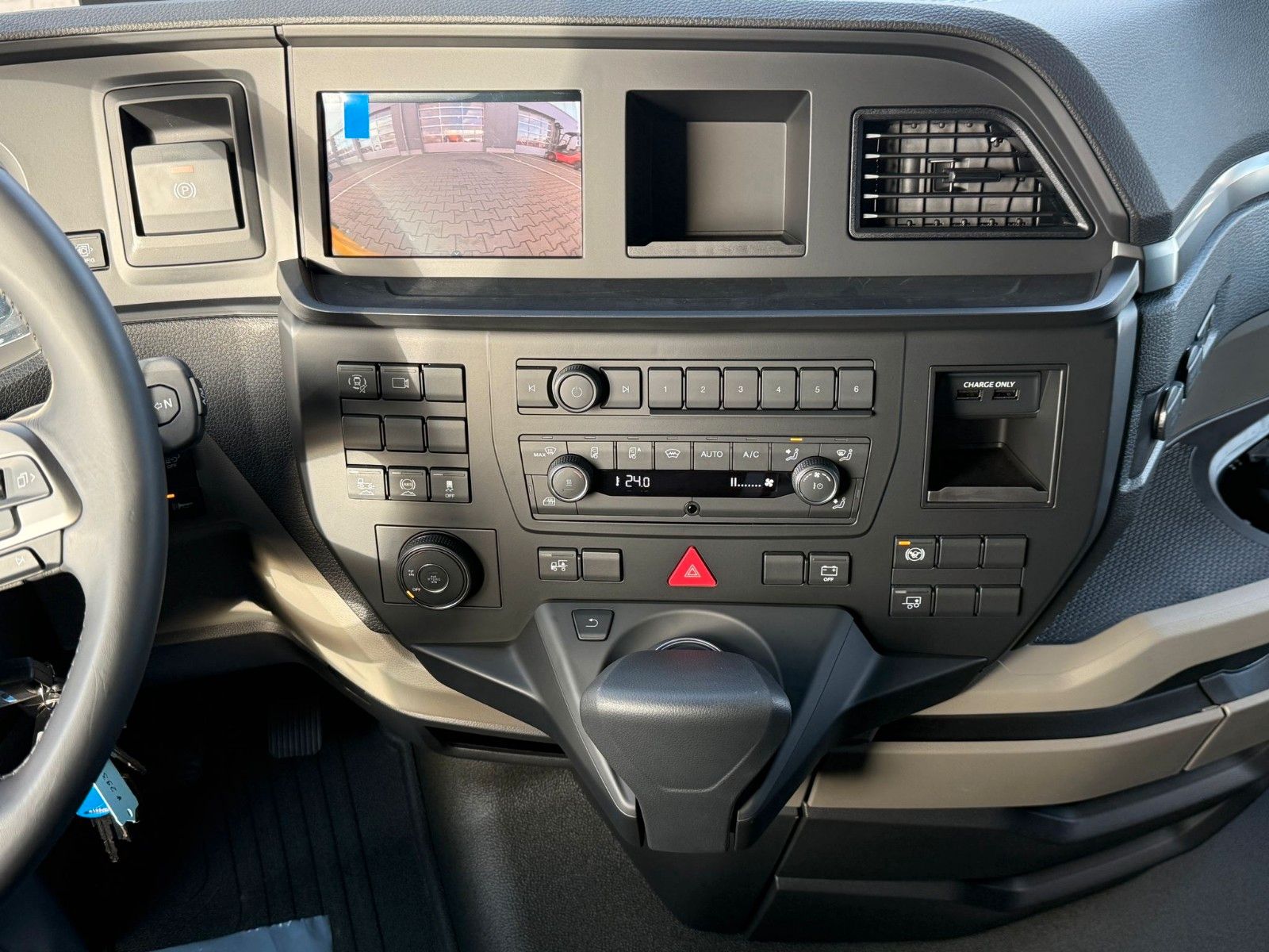 Fahrzeugabbildung MAN TGX 18.520 4x2H BL Kommunal Hydr.  Winterdienst