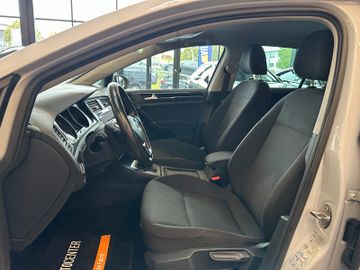 Volkswagen Golf - 10